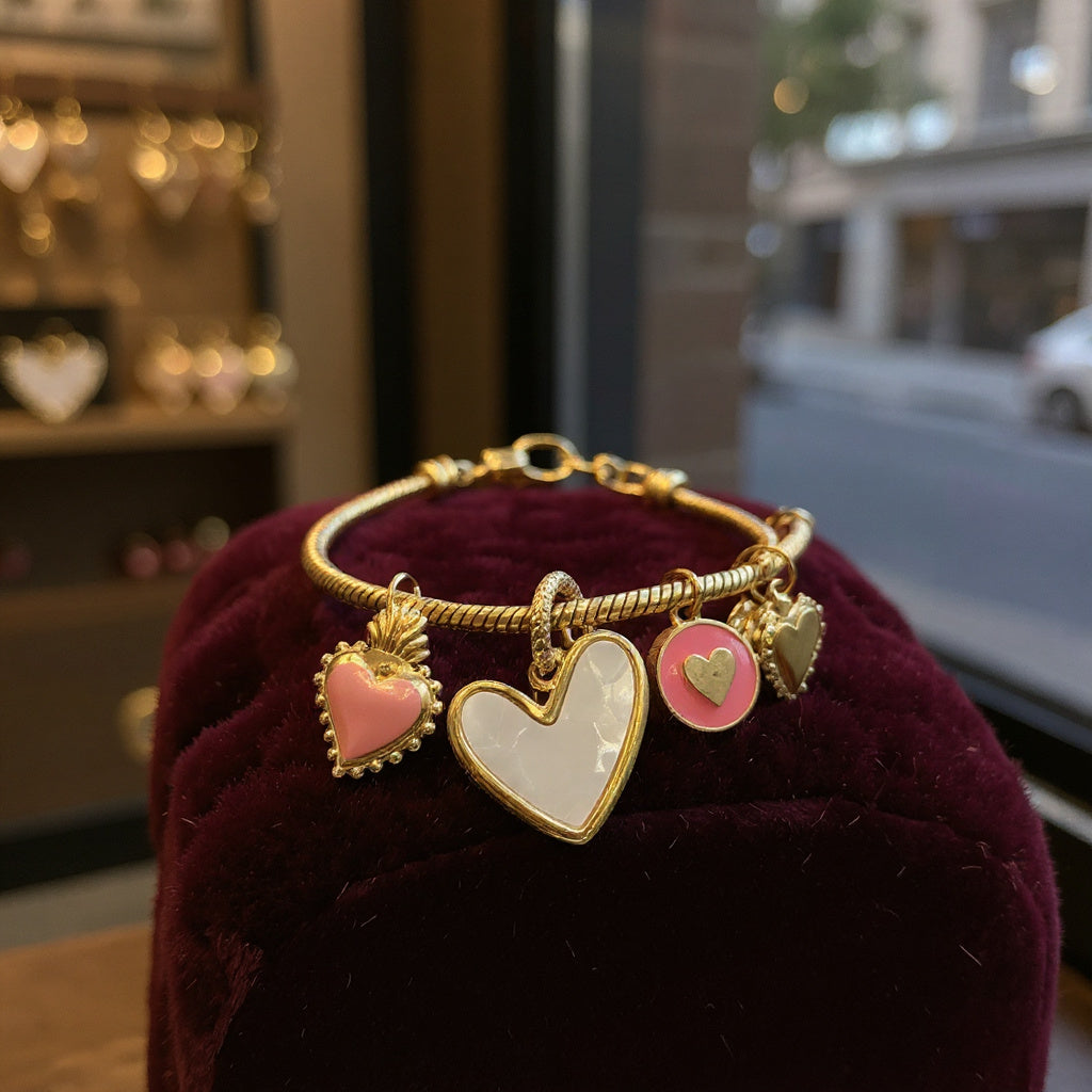 Pulsera de cordón de acero inoxidable bañada en oro con dijes colgantes y cierre extensible – Joyería elegante para mujer