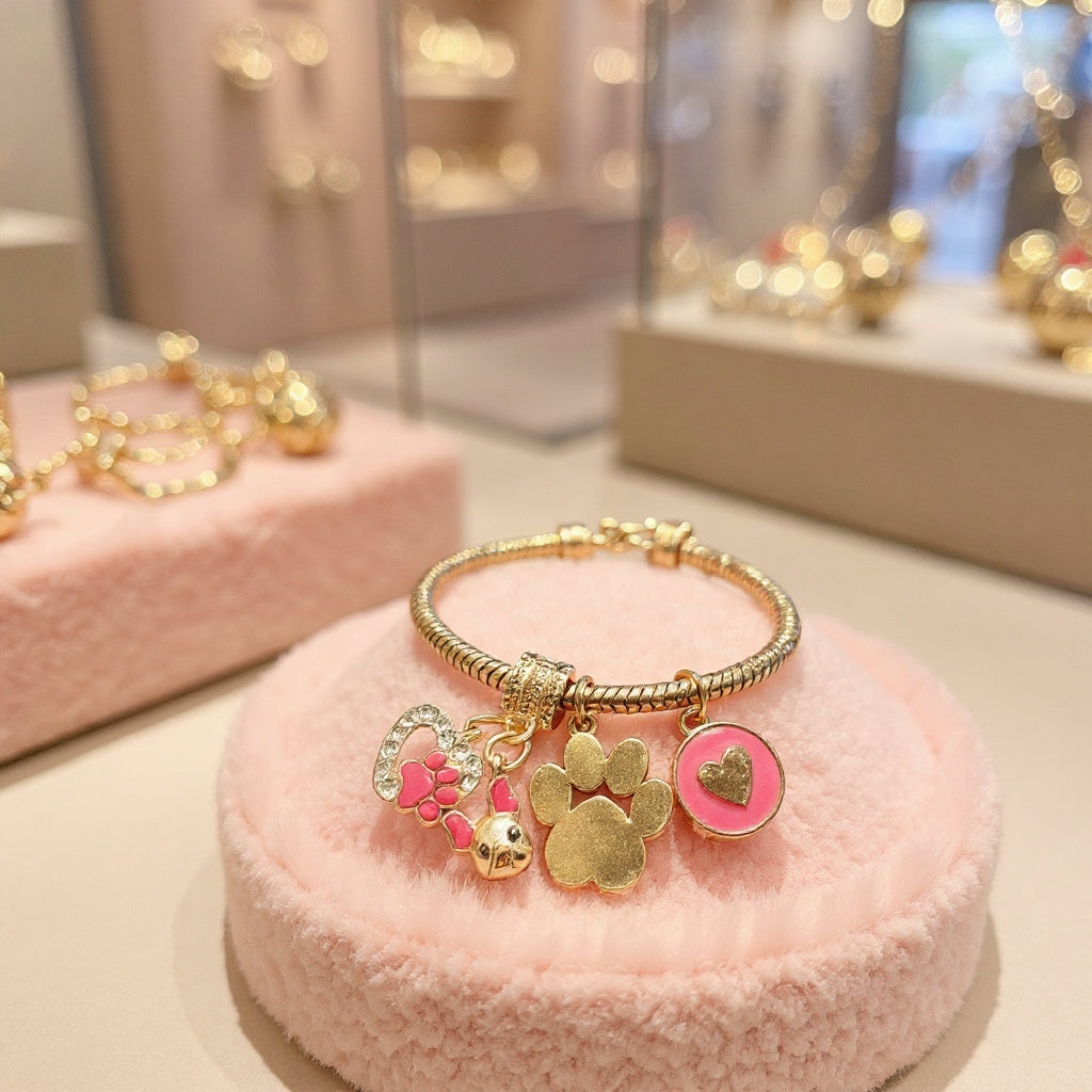 Pulsera de cordón de acero inoxidable bañada en oro con dijes colgantes y cierre extensible – Joyería elegante para mujer