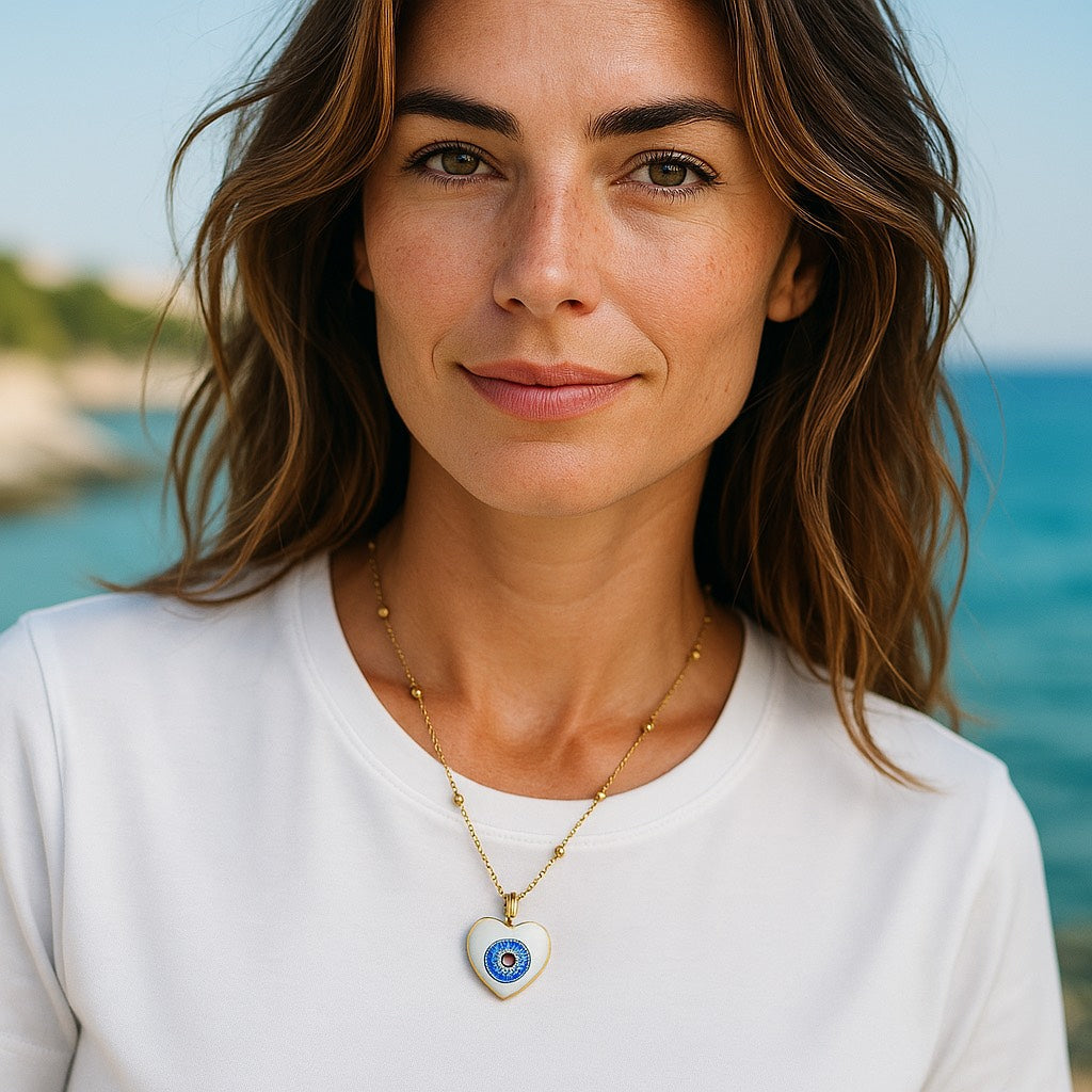 Collar de Cadena con Baño de Oro y Dije en Acero Inoxidable – Accesorios en tendencia - Collar de mujer