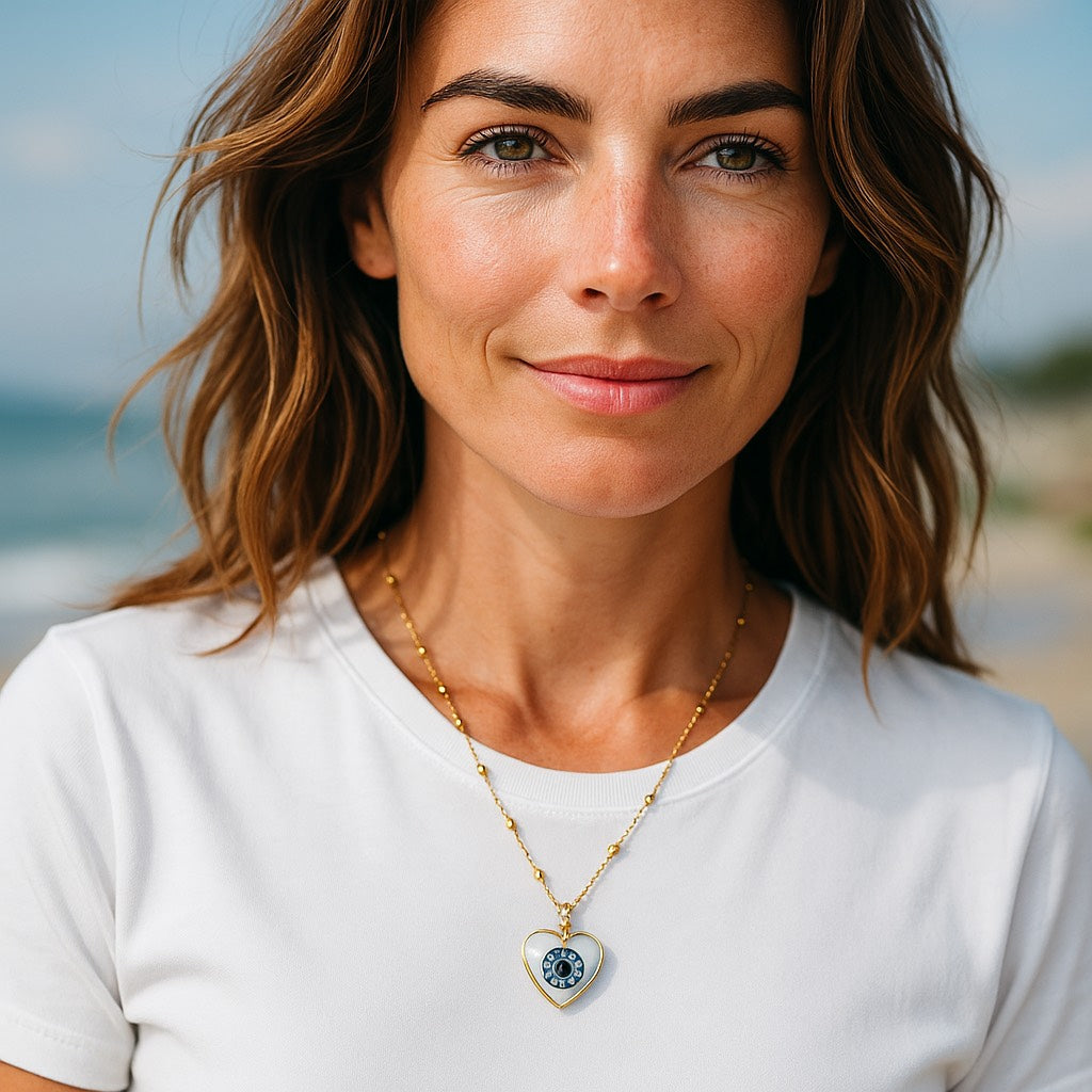 Collar de Cadena con Baño de Oro y Dije en Acero Inoxidable – Accesorios en tendencia - Collar de mujer