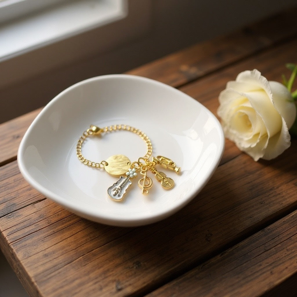 Pulsera de Mujer Hecha a Mano con Cadena de Acero Inoxidable Baño de Oro y Dijes Musicales | 16 cm