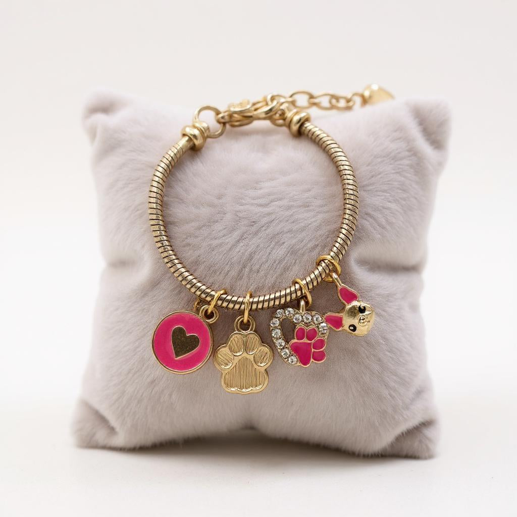 Pulsera de cordón de acero inoxidable bañada en oro con dijes colgantes y cierre extensible – Joyería elegante para mujer