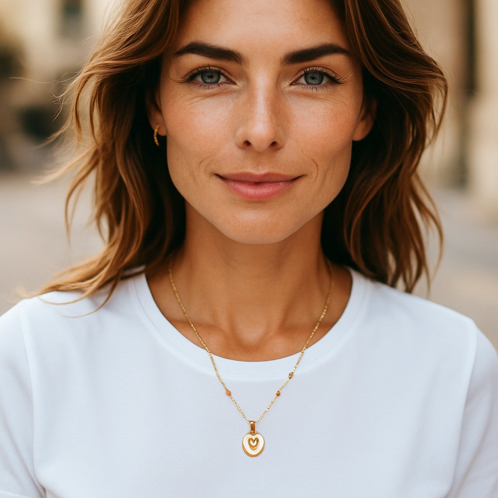 Collar de Cadena con Baño de Oro y Dije en Acero Inoxidable – Accesorios en tendencia - Collar de mujer