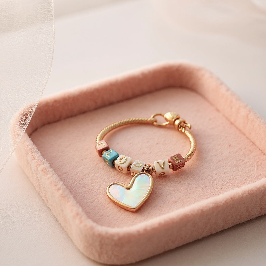 Pulsera de Mujer Hecha a Mano con Cordón Baño de Oro, Letras LOVE y Dije de Corazón | Ajustable con Cadena Extra