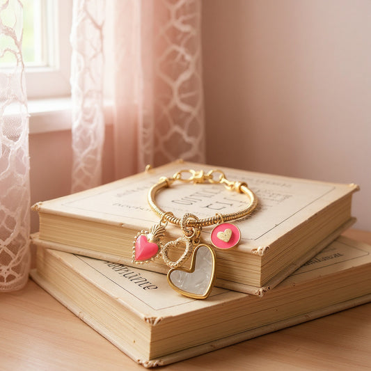 Pulsera de Cordón de Acero Inoxidable Bañada en Oro | Joyería con Dijes de Corazones | Pulsera Ajustable y Resistente al Agua