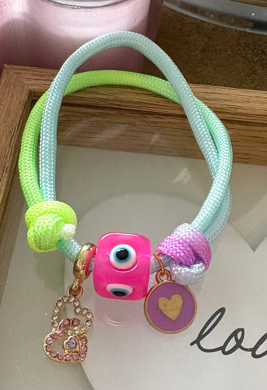 Pulsera Ajustable de Cordon Multicolor con Dije en Acero Inoxidable – Hecha a Mano para Mujer