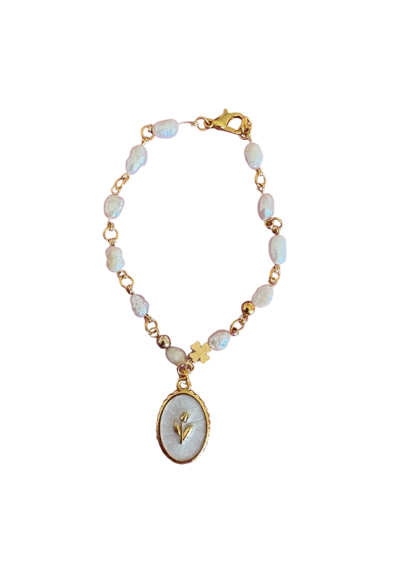 Pulsera de Mujer con Perlas y Dije de Flor en Acero Inoxidable con Baño de Oro | Hecha a Mano