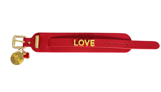 Brazalete de Mujer Hecho a Mano en Cuero | Ajustable con Letras LOVE y Dijes de Corazón en Acero Inoxidable