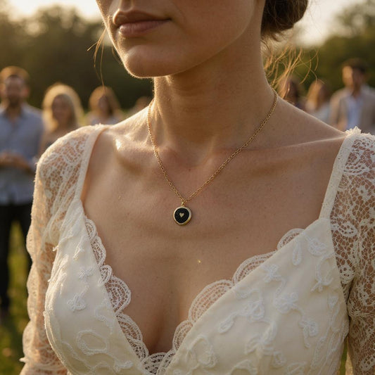 Collar de Cadena con Baño de Oro y Dije en Acero Inoxidable – Accesorios en tendencia - Collar de mujer