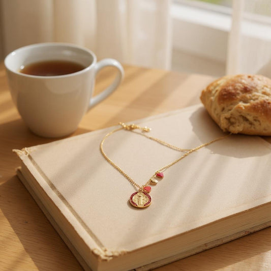 Collar de Cadena con Baño de Oro y Dije en Acero Inoxidable – Accesorios en tendencia - Collar de mujer